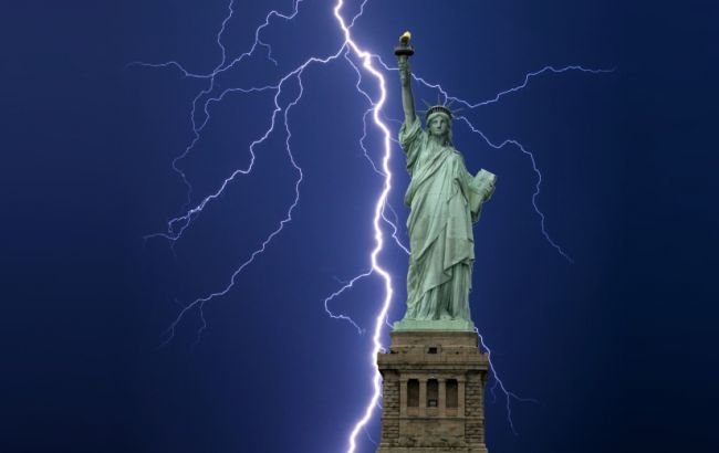 Meteor blazed past Statue of Liberty